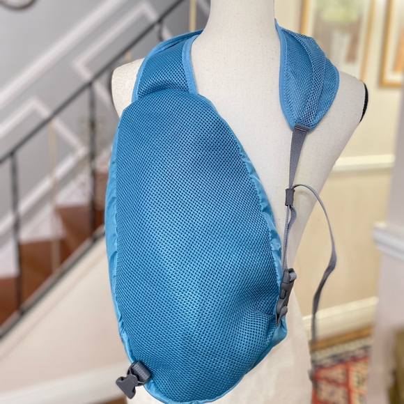 Eddie Bauer Stowaway 10l sling pack